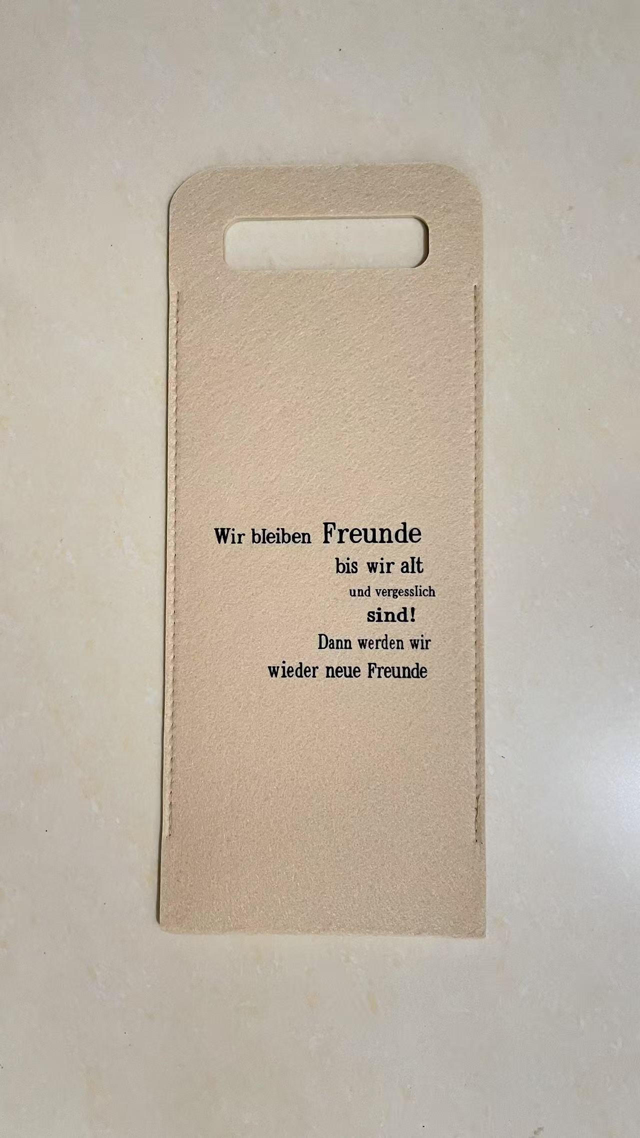 Filztasche für Flasche "Wir bleiben Freunde..."